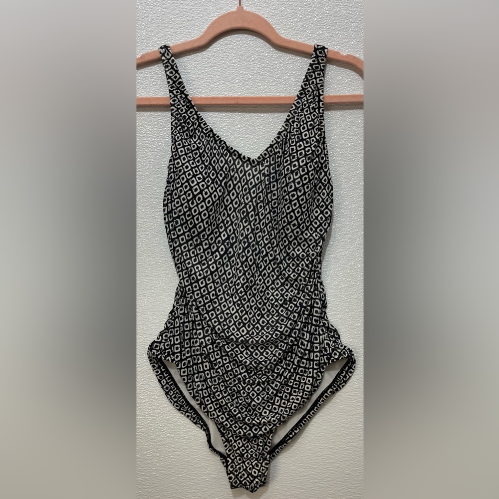 5/$25 Speedo Black & White Diamond Print One-Piece Swimsuit